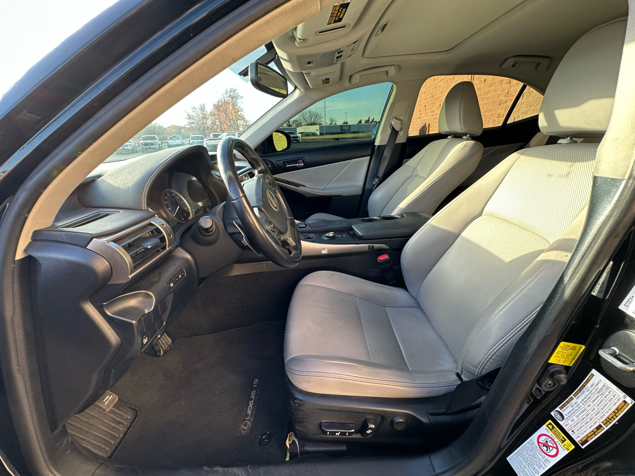 2016 Lexus IS 200t photo 4