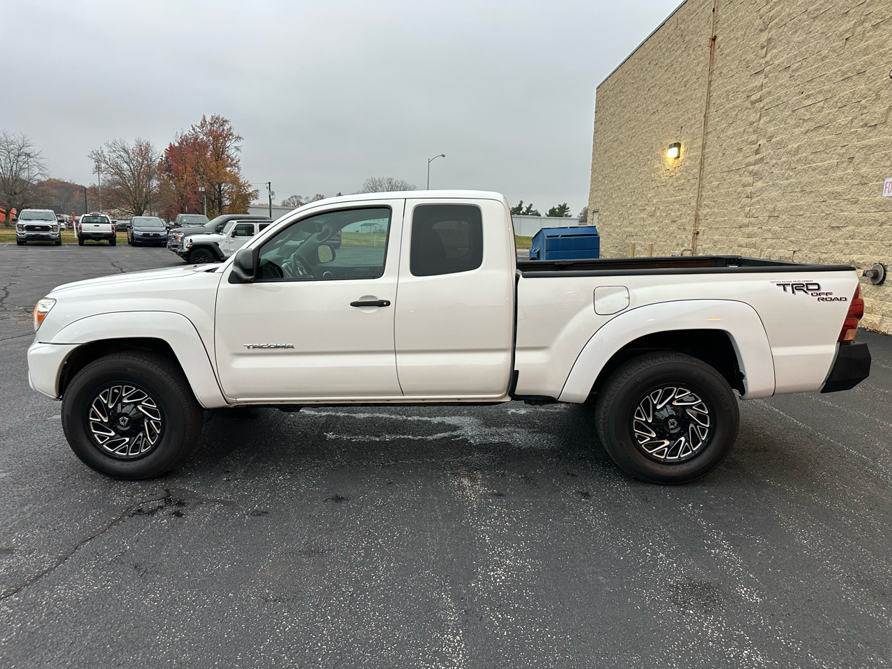2013 Toyota Tacoma Access Cab V6 4x4 photo 2