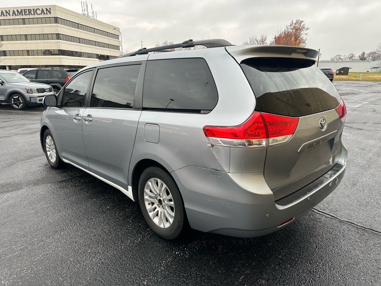 2013 Toyota Sienna XLE photo 3