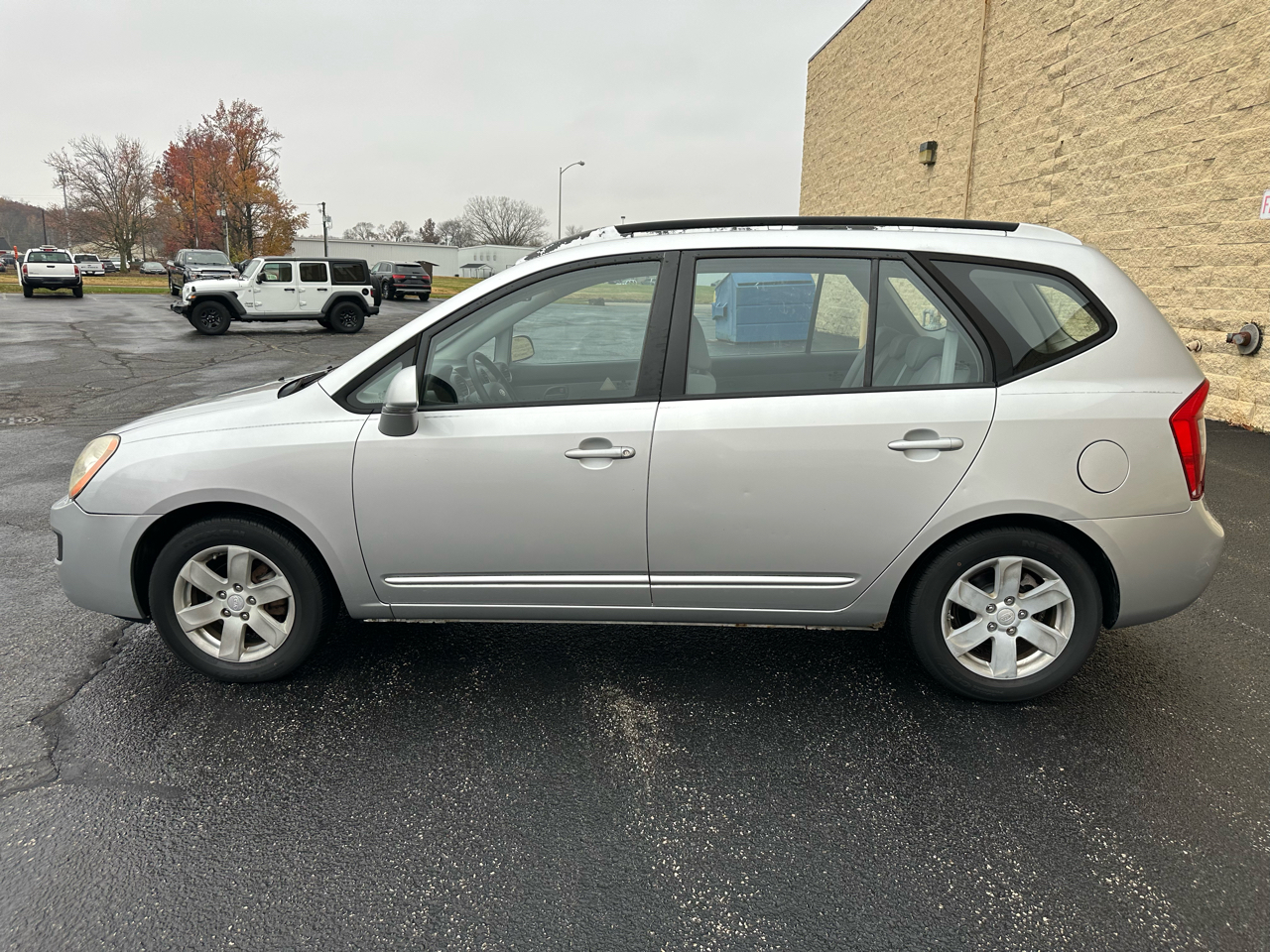 2007 Kia Rondo photo 2