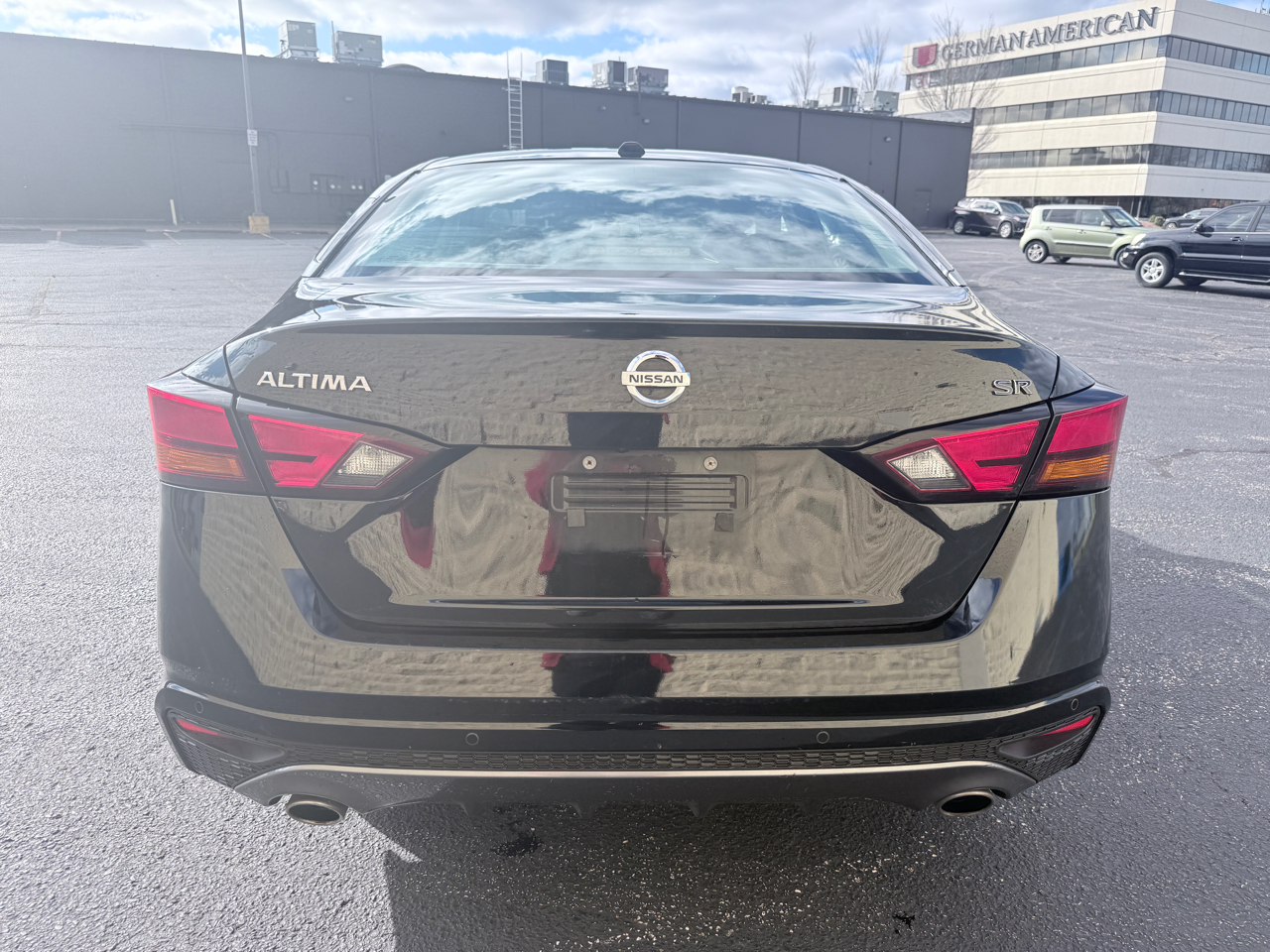 2022 Nissan Altima 2.5 SR photo 2