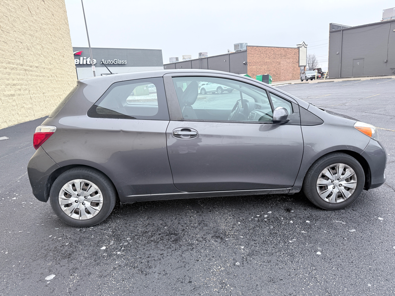 Toyota Yaris L 3-Door AT 2014