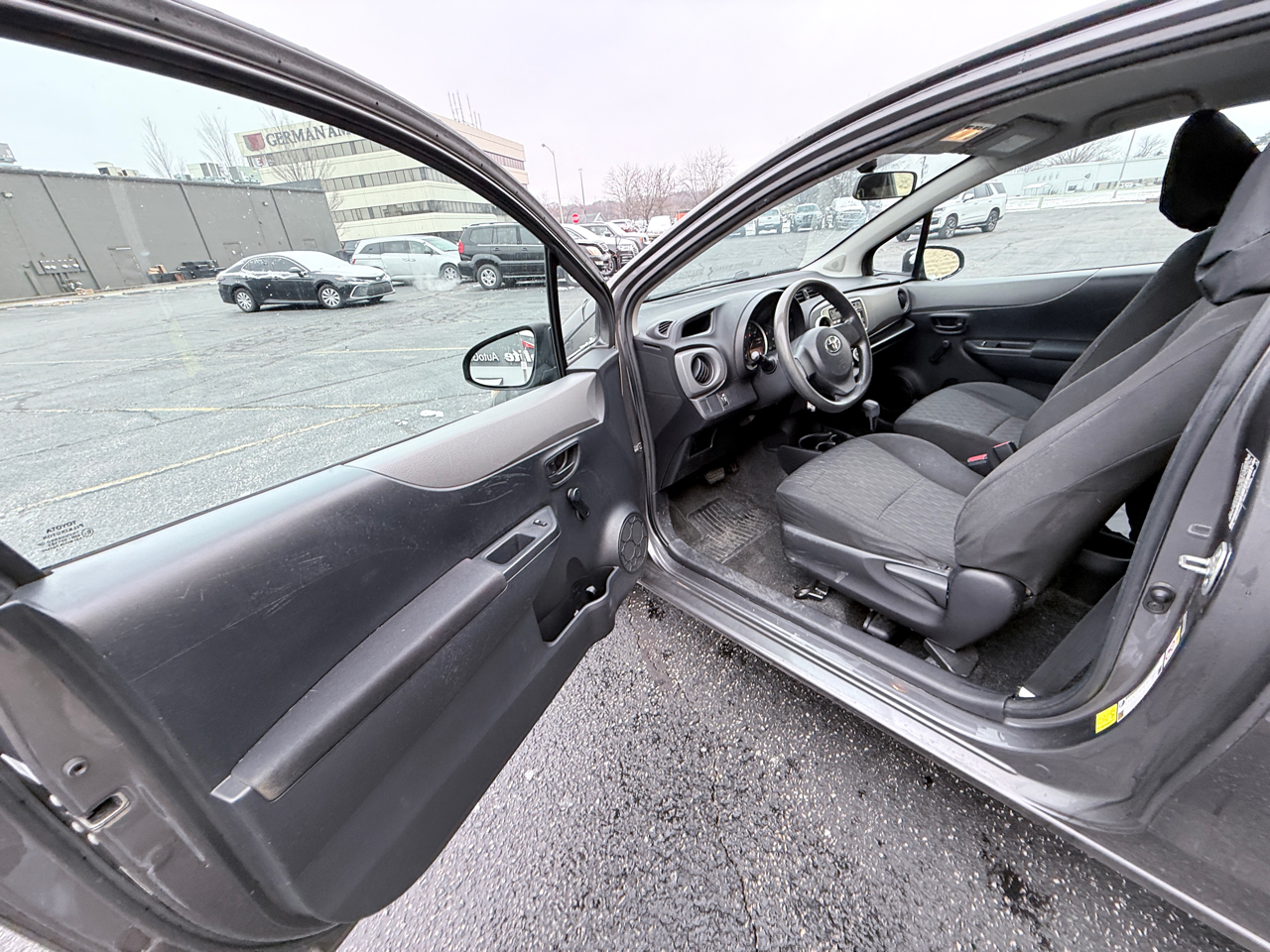 Toyota Yaris L 3-Door AT 2014