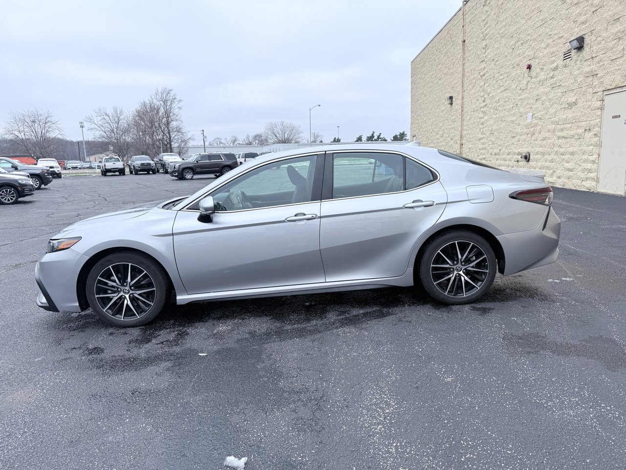 Toyota Camry SE 2023