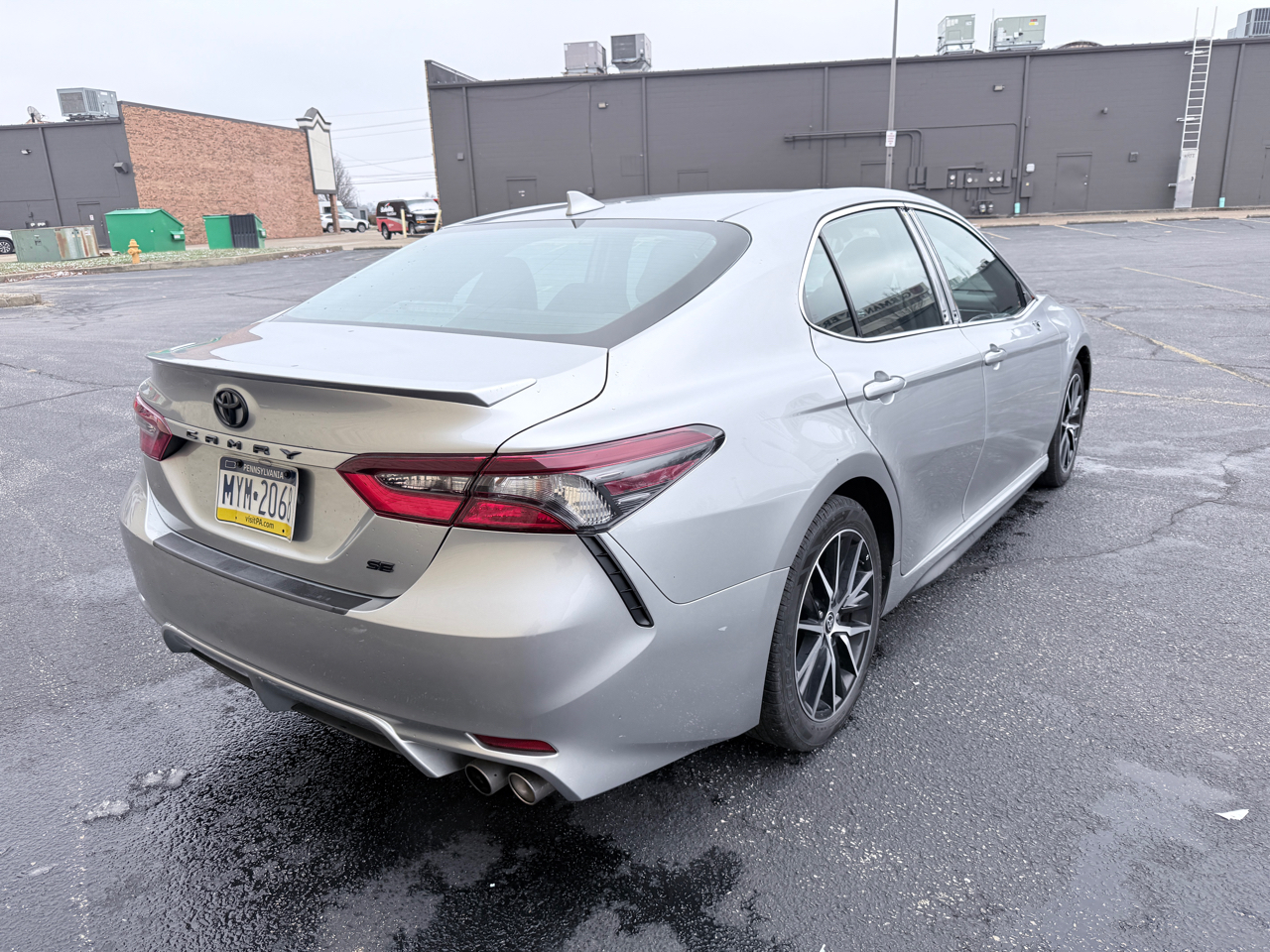 Toyota Camry SE 2023