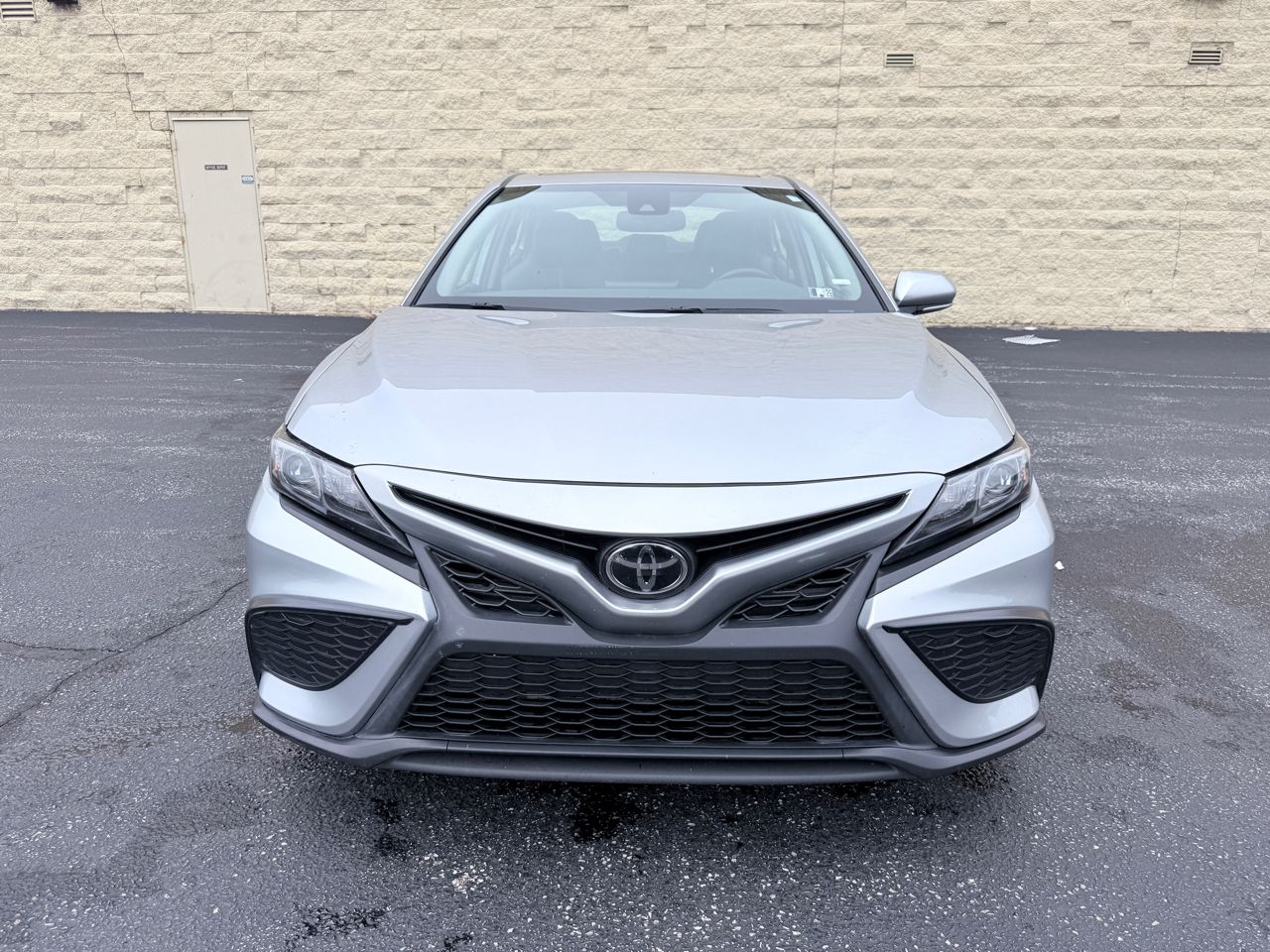 Toyota Camry SE 2023