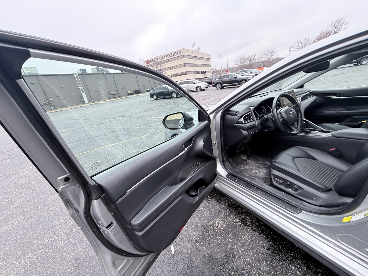 Toyota Camry SE 2023