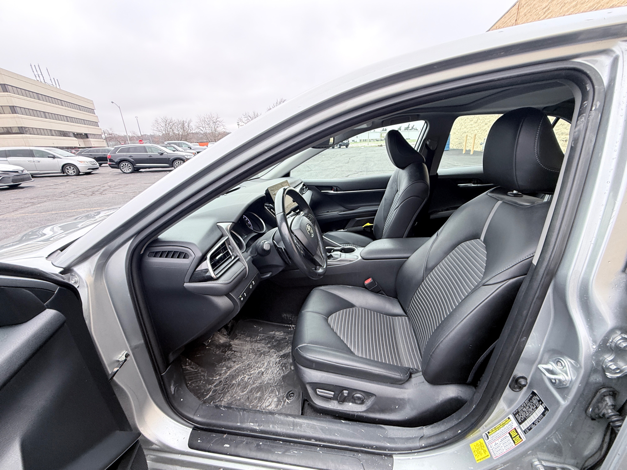 Toyota Camry SE 2023