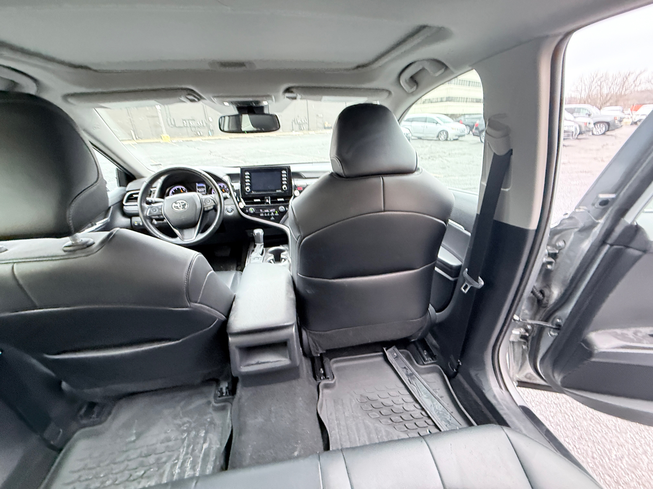 Toyota Camry SE 2023