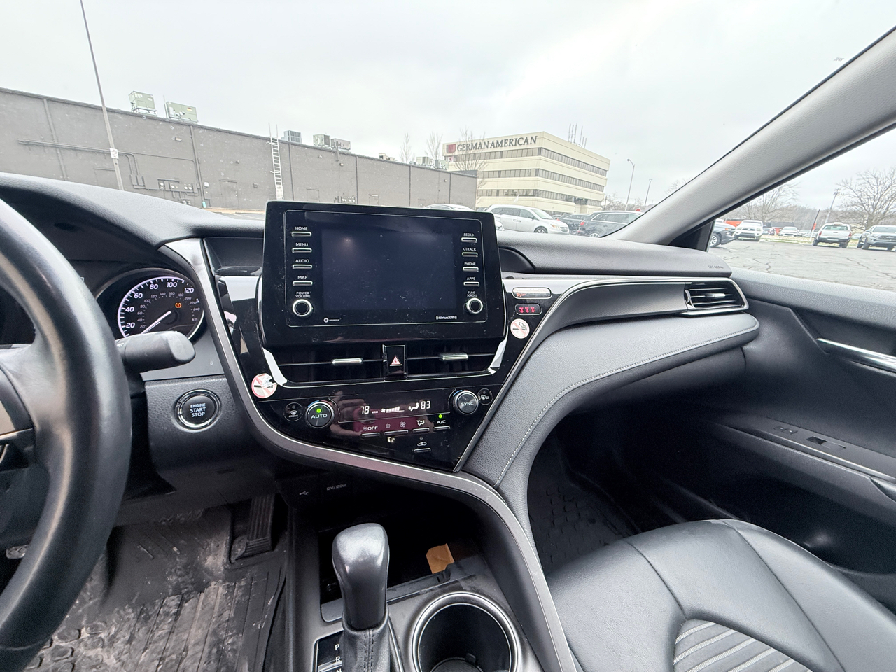 Toyota Camry SE 2023