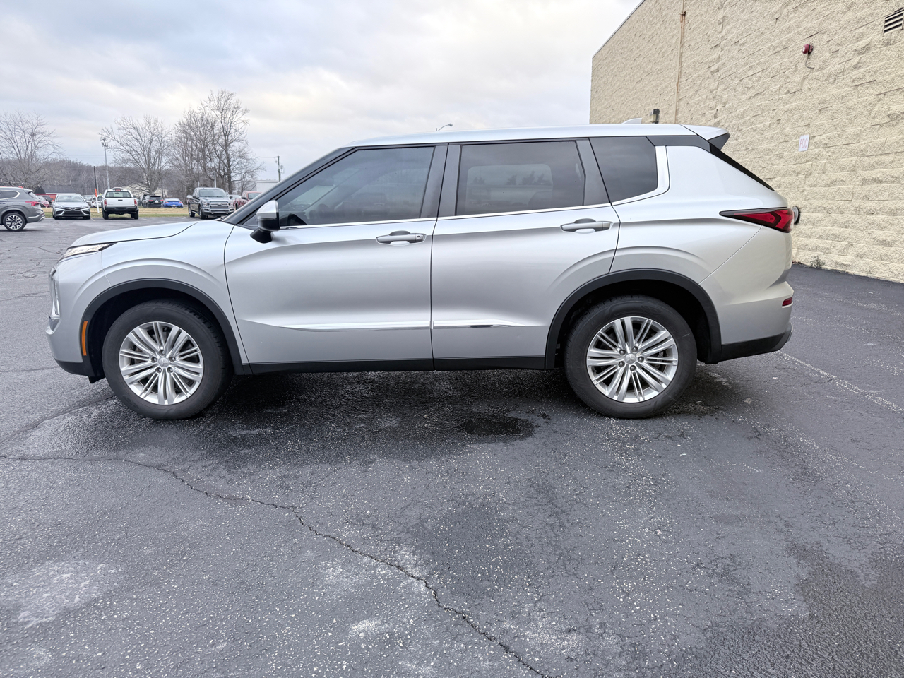 Mitsubishi Outlander ES 2WD 2022