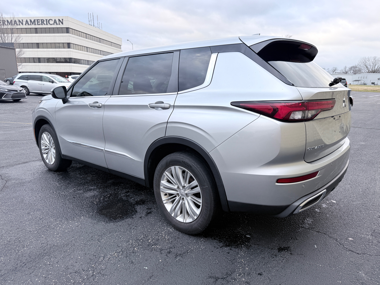 Mitsubishi Outlander ES 2WD 2022
