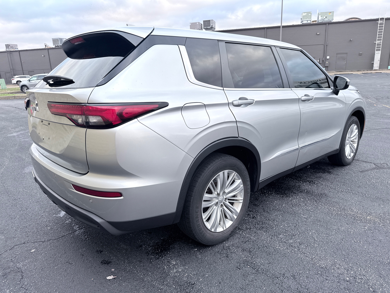 Mitsubishi Outlander ES 2WD 2022
