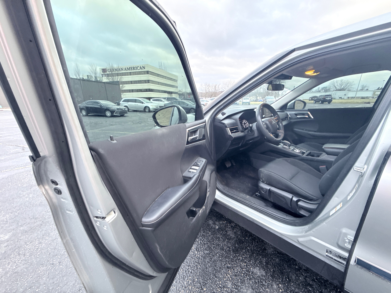 Mitsubishi Outlander ES 2WD 2022