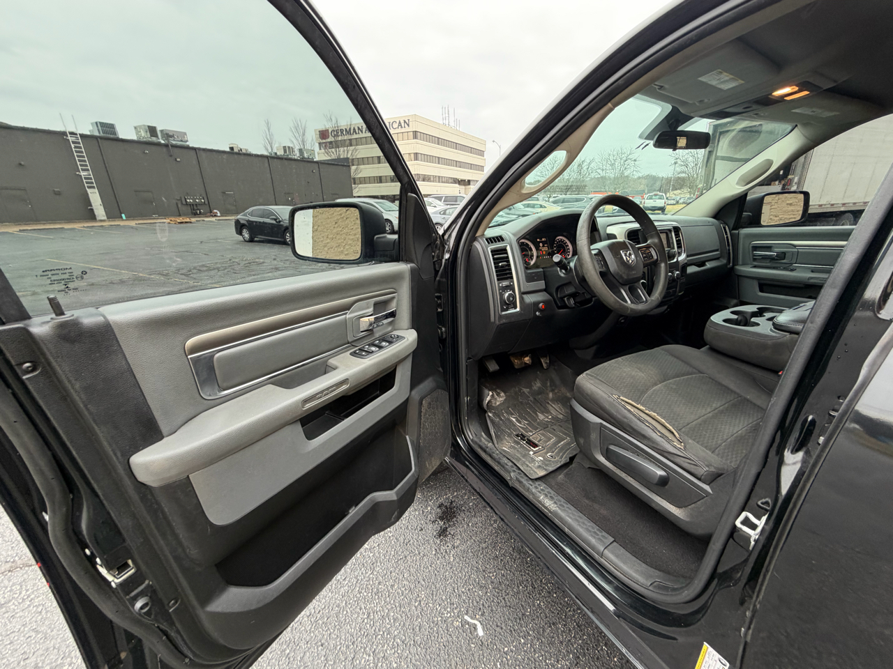 RAM 1500 SLT Quad Cab 4WD 2020