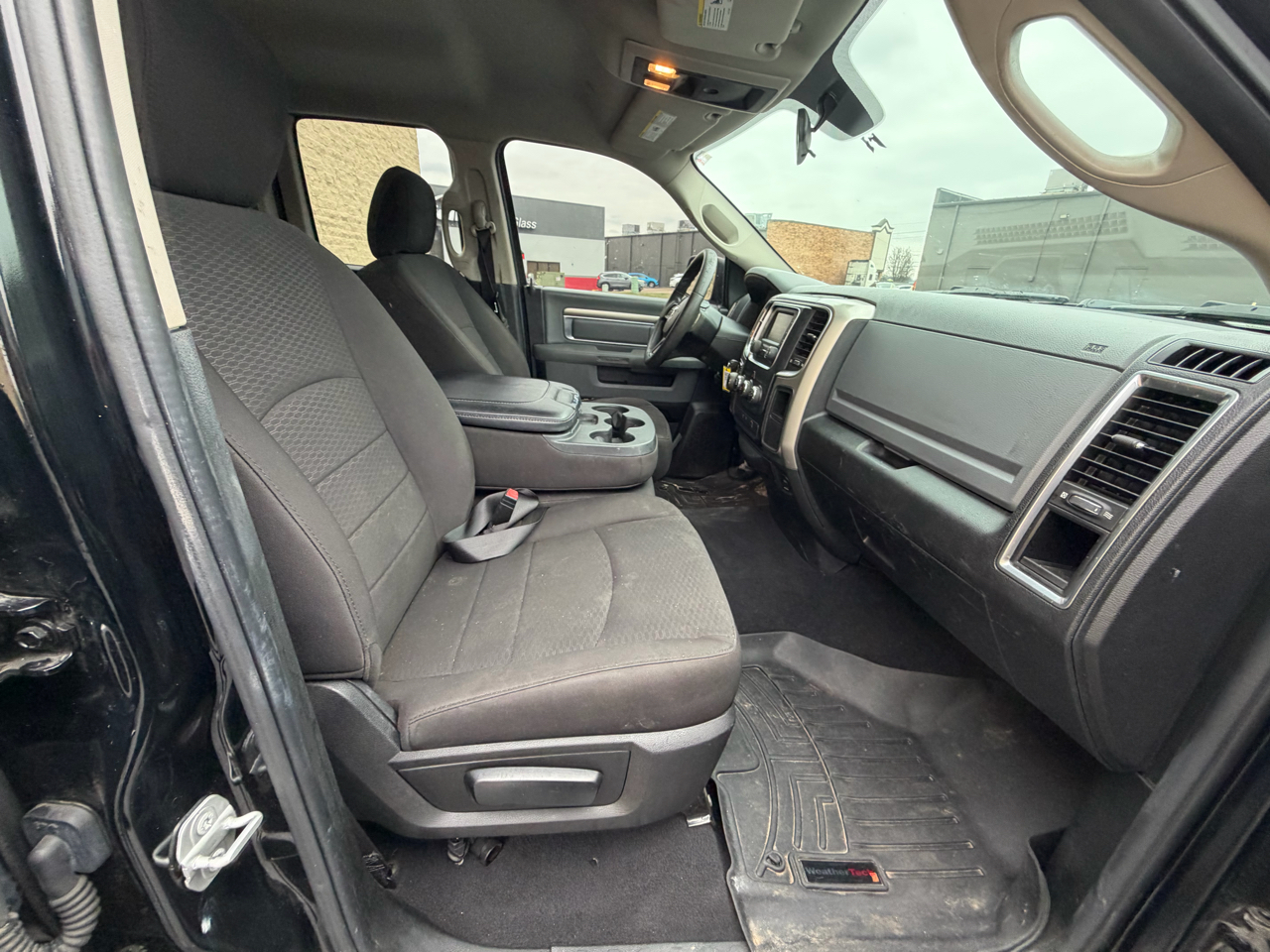 RAM 1500 SLT Quad Cab 4WD 2020