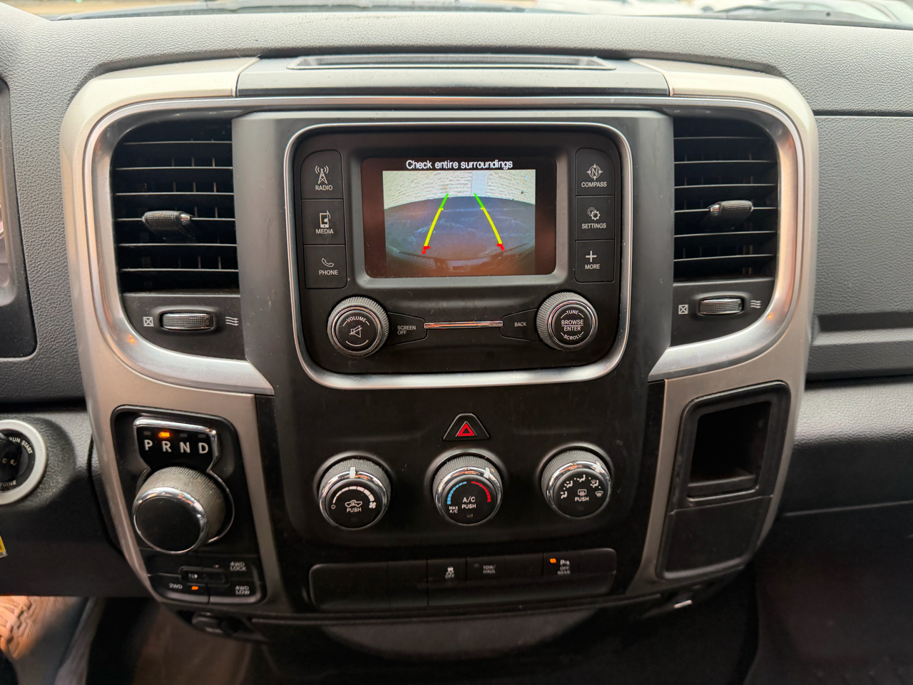 RAM 1500 SLT Quad Cab 4WD 2020