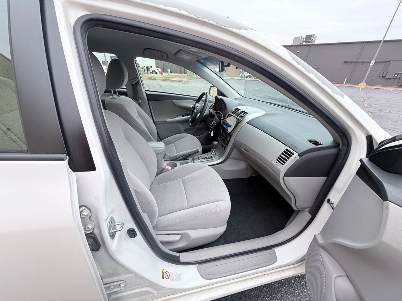 Toyota Corolla S 5-Speed MT 2011