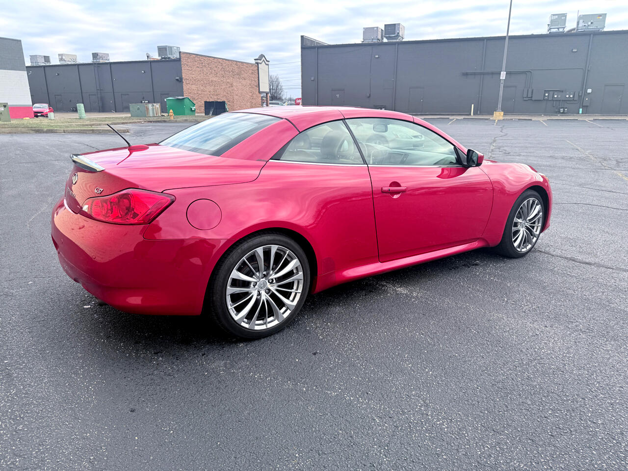 Infiniti G Convertible  2011