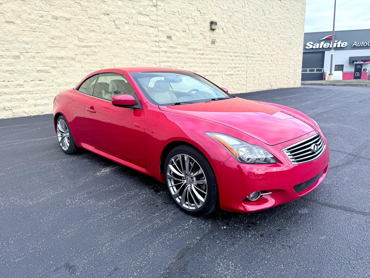 Infiniti G Convertible  2011