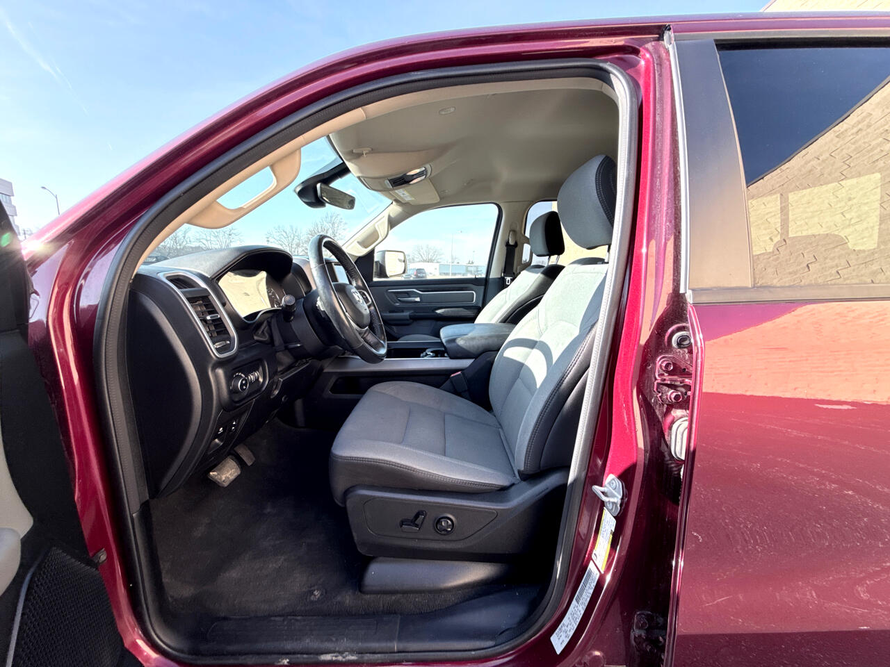 RAM 1500 Big Horn Crew Cab SWB 4WD 2019