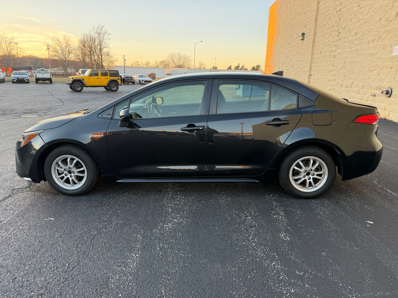 Toyota Corolla LE Hybrid 2021