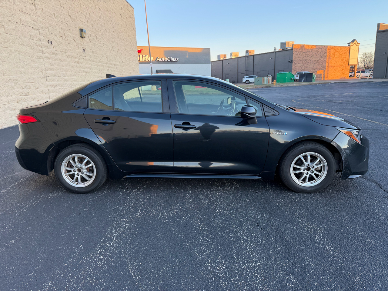 Toyota Corolla LE Hybrid 2021