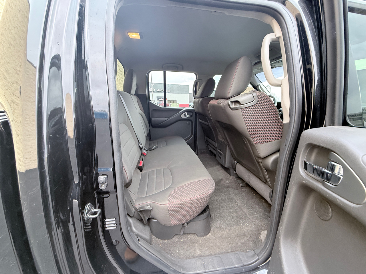 Nissan Frontier SL Crew Cab 4WD 2012