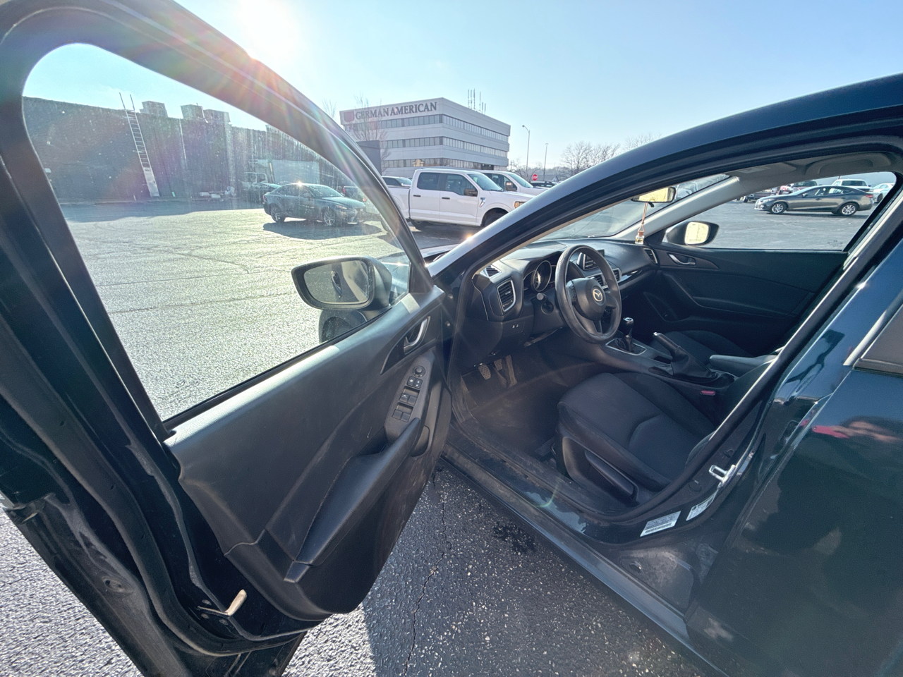 Mazda MAZDA3 i SV AT 4-Door 2015