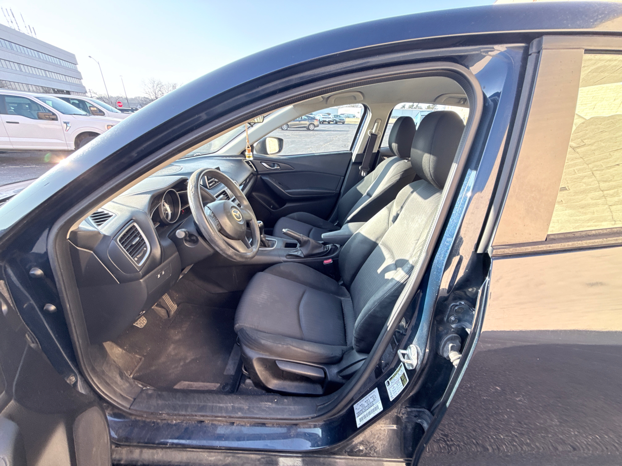 Mazda MAZDA3 i SV AT 4-Door 2015