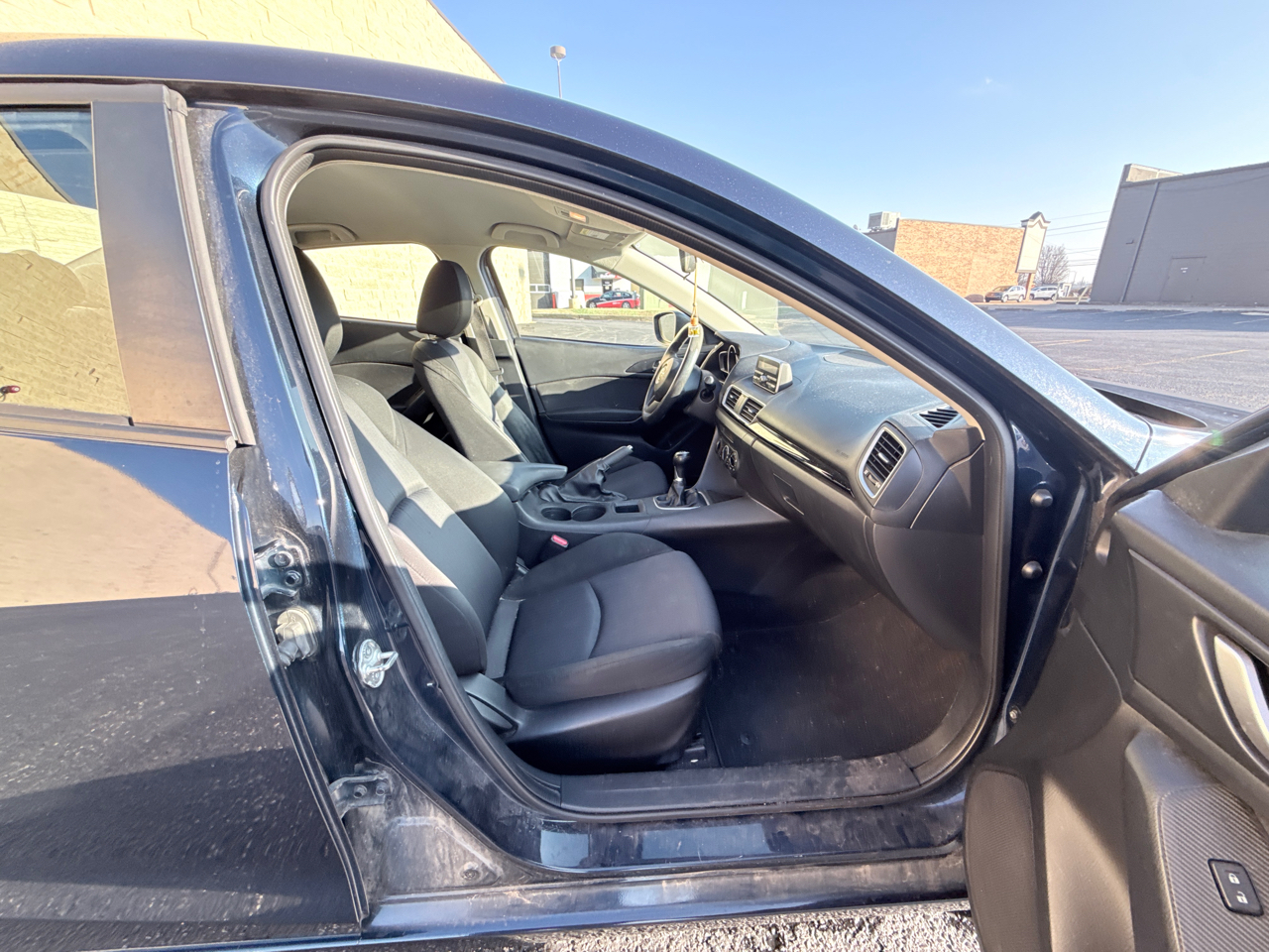 Mazda MAZDA3 i SV AT 4-Door 2015