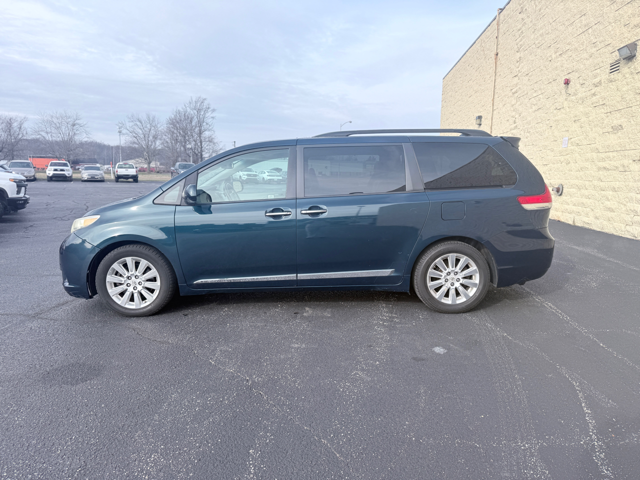 Toyota Sienna Limited 7-Pass V6 2011