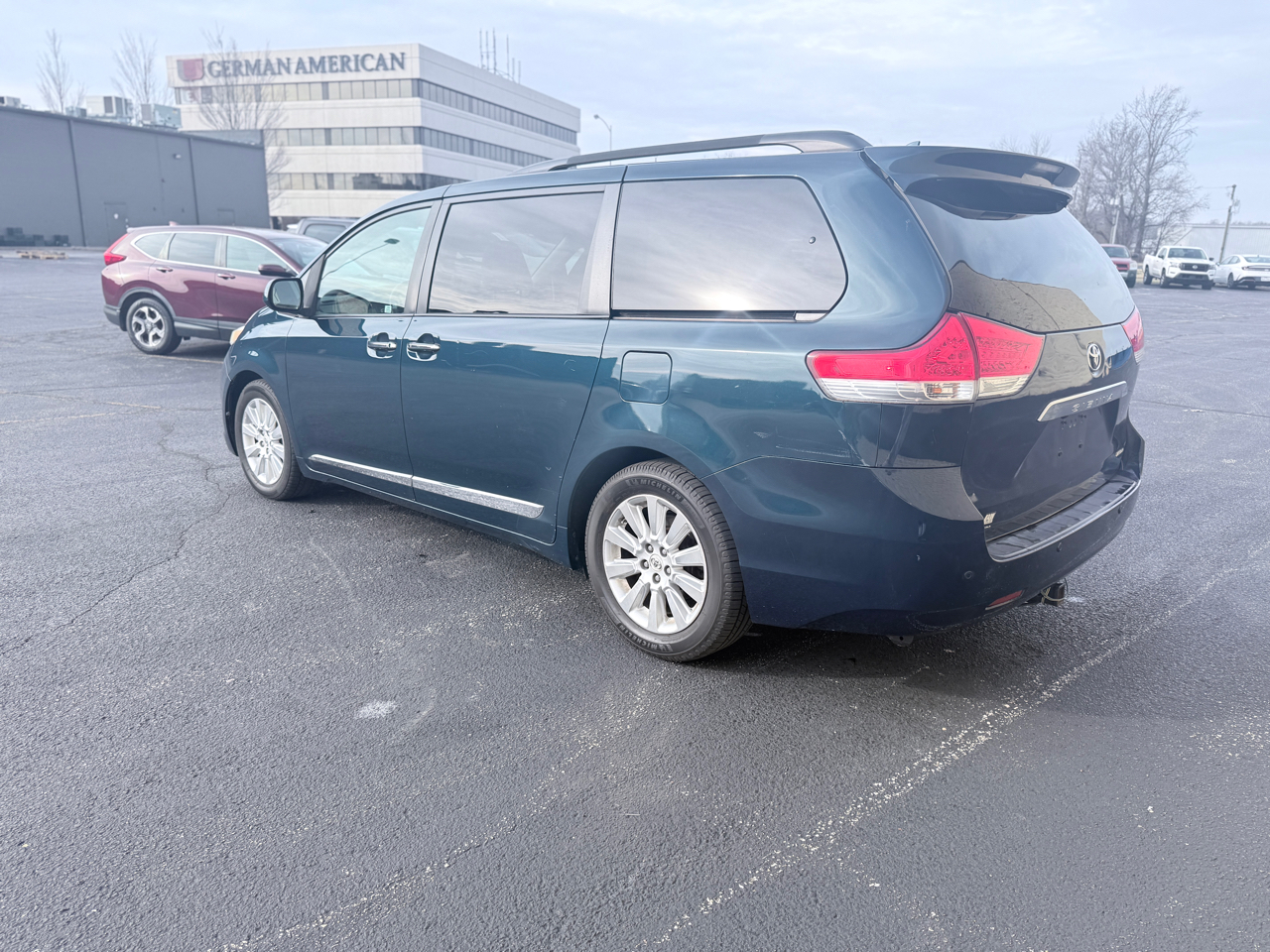 Toyota Sienna Limited 7-Pass V6 2011