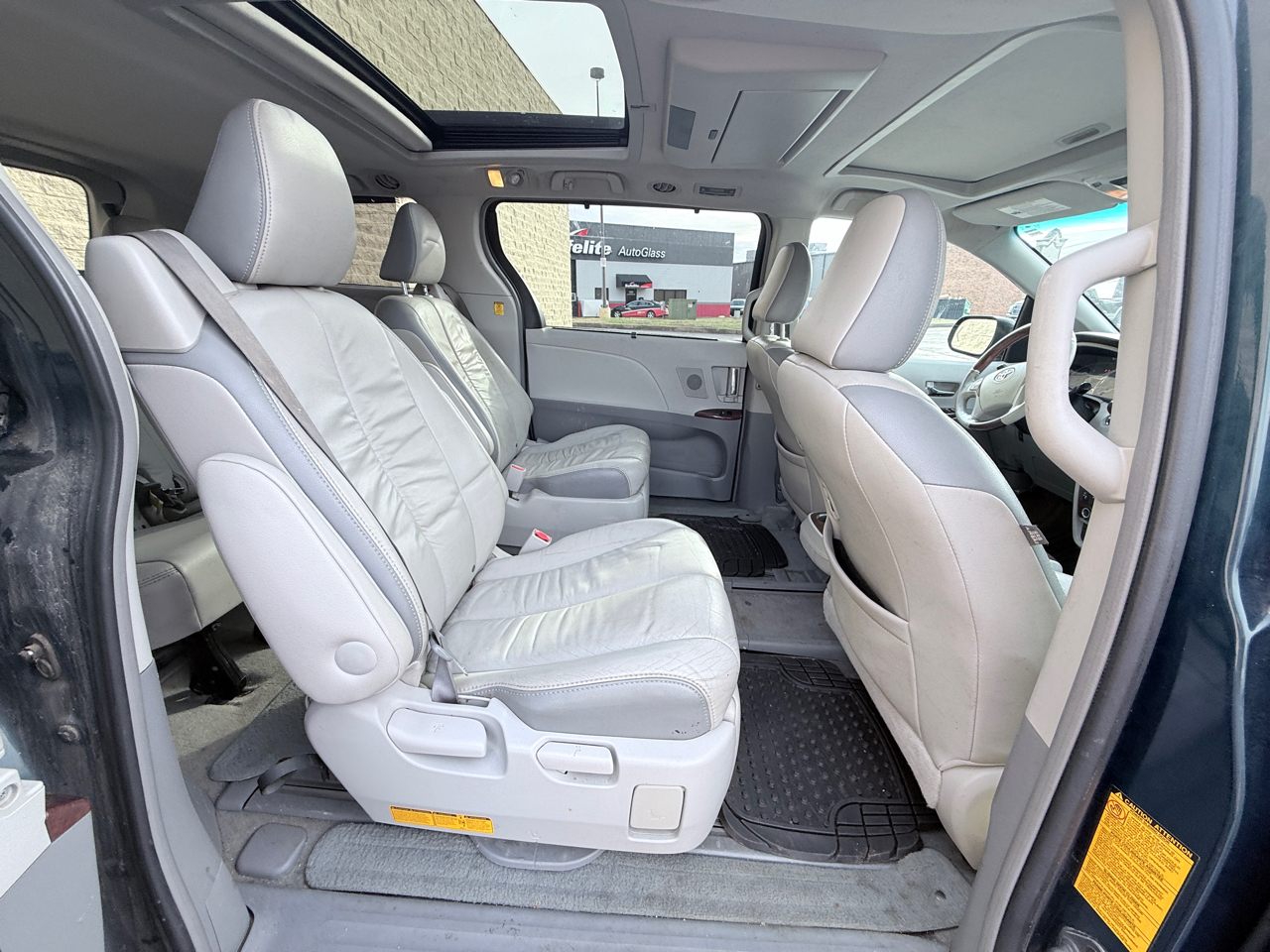 Toyota Sienna Limited 7-Pass V6 2011