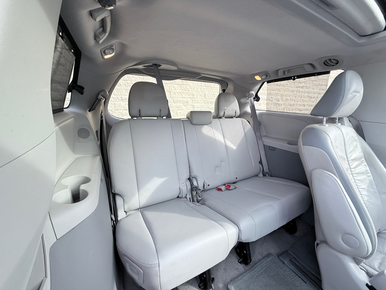 Toyota Sienna Limited 7-Pass V6 2011