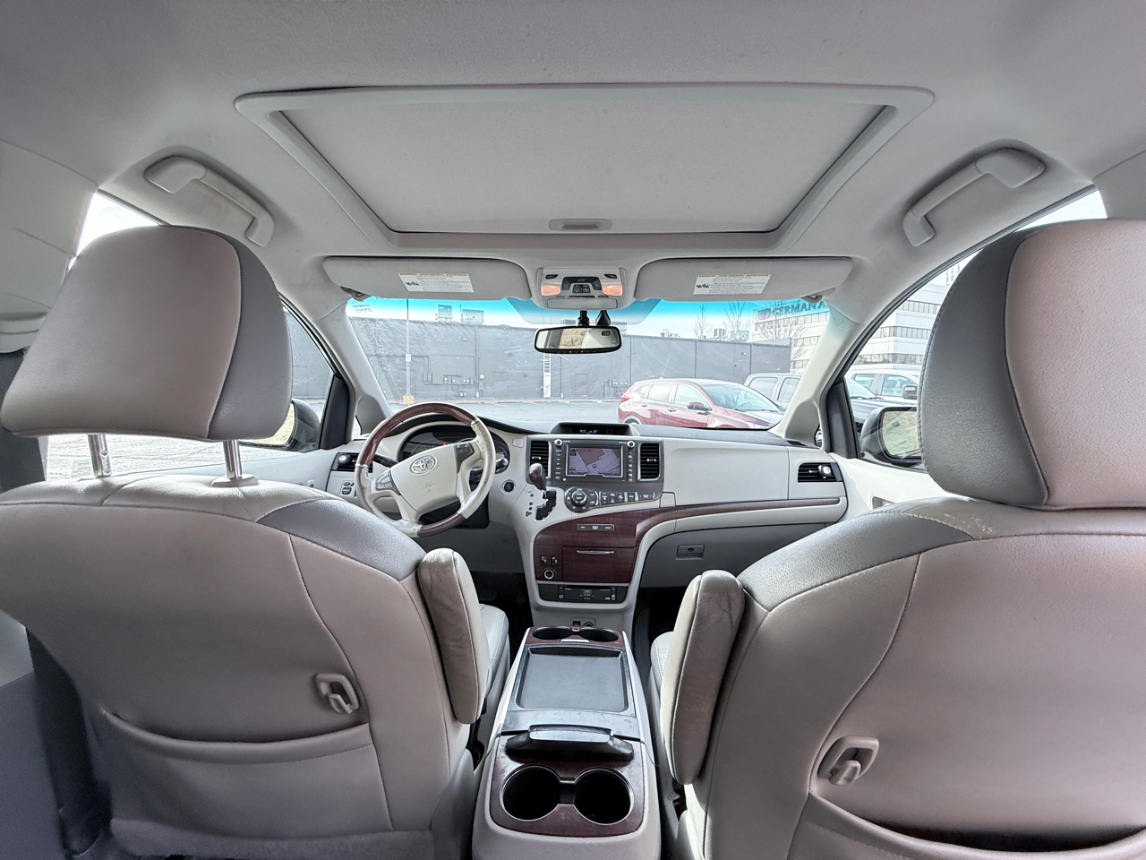 Toyota Sienna Limited 7-Pass V6 2011