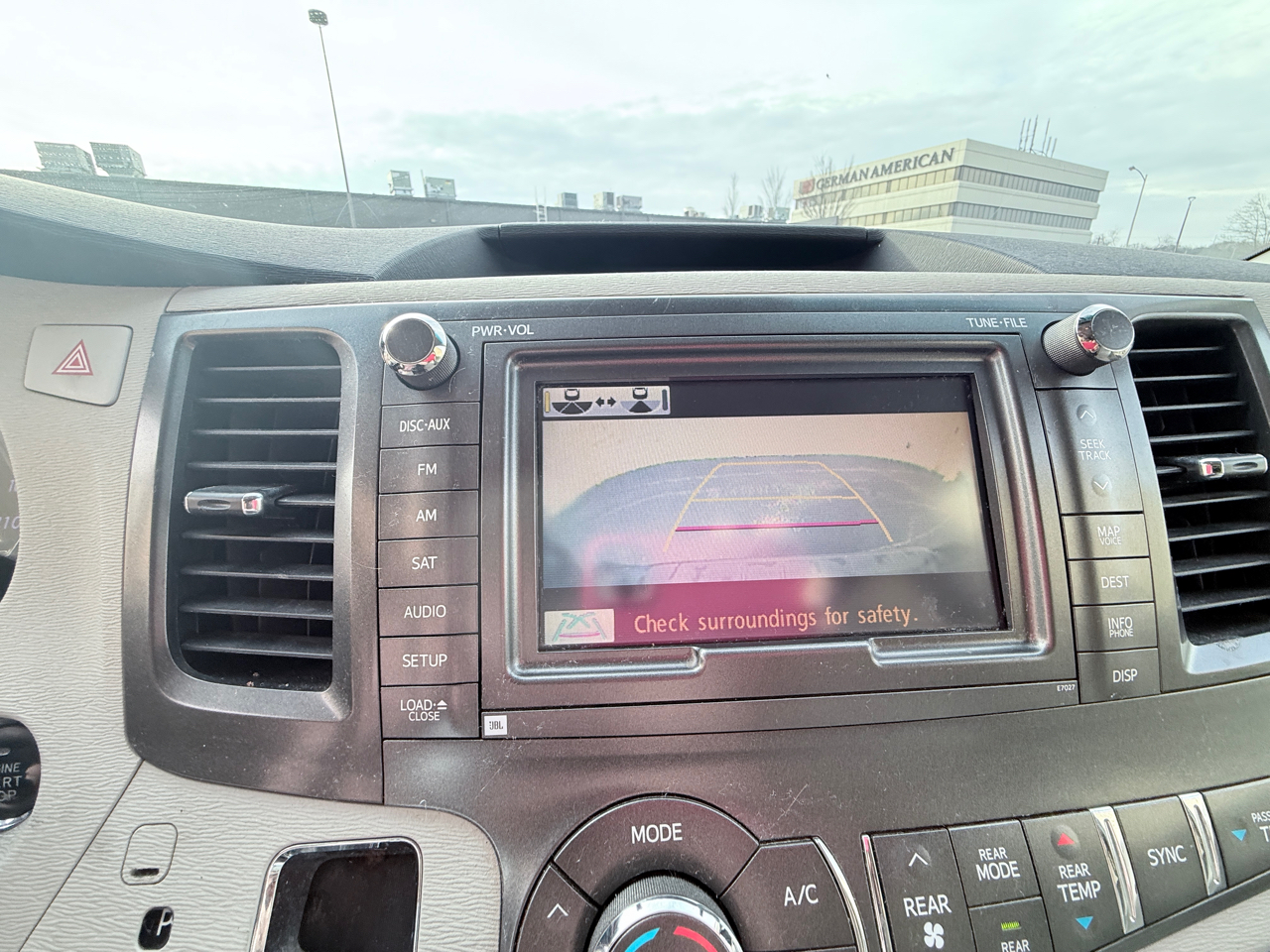 Toyota Sienna Limited 7-Pass V6 2011