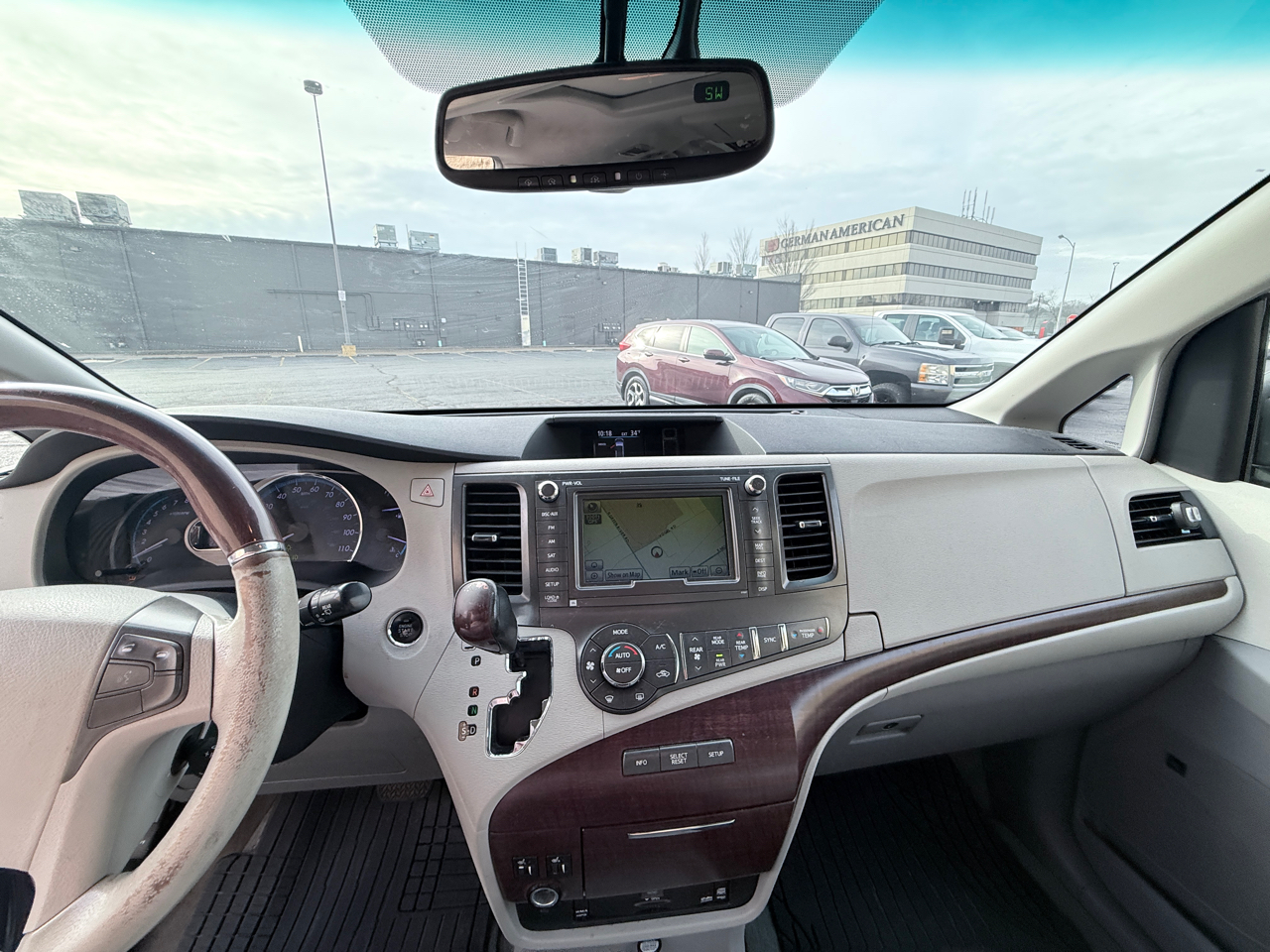 Toyota Sienna Limited 7-Pass V6 2011