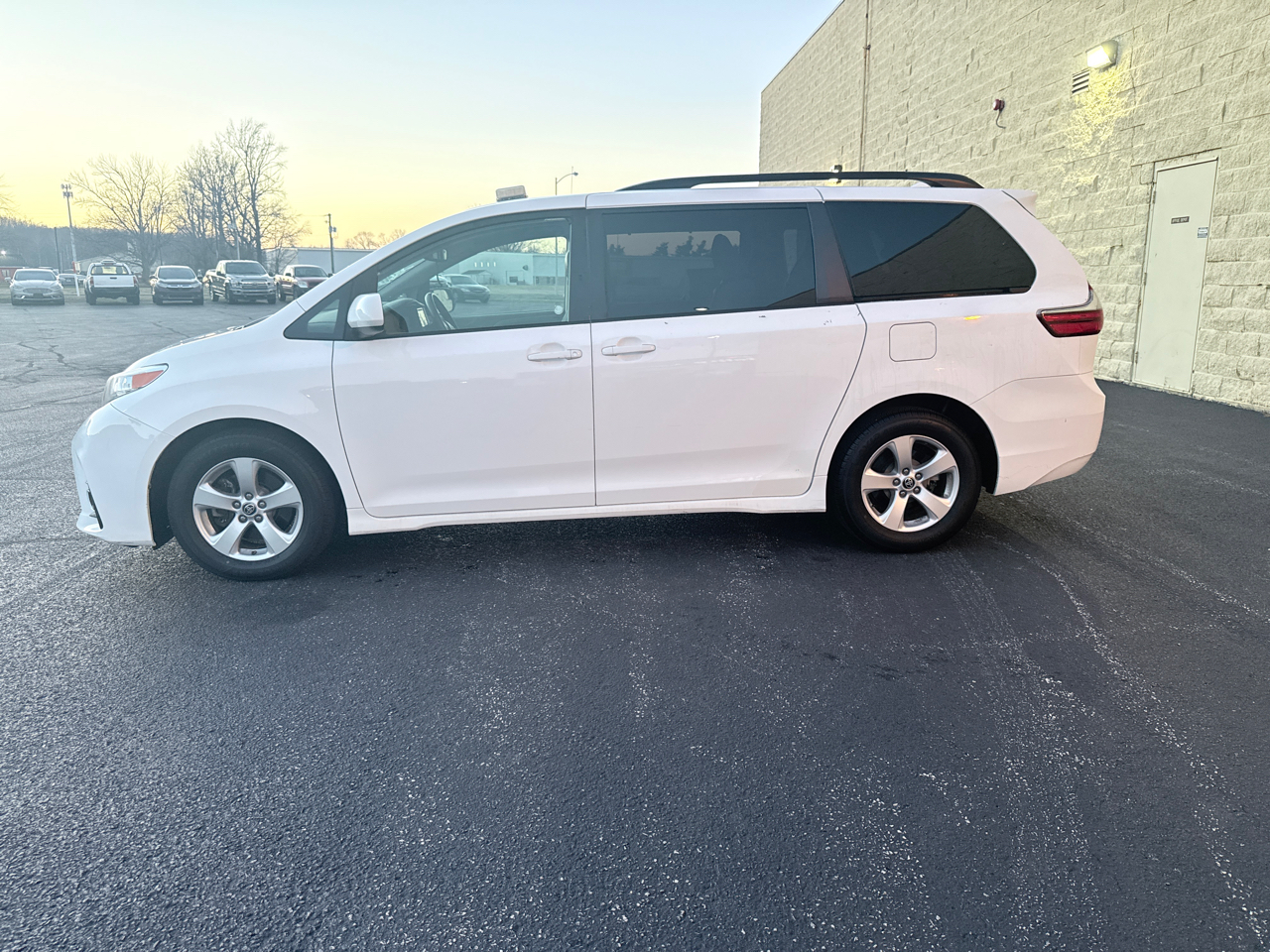 Toyota Sienna LE 8-Passenger 2020