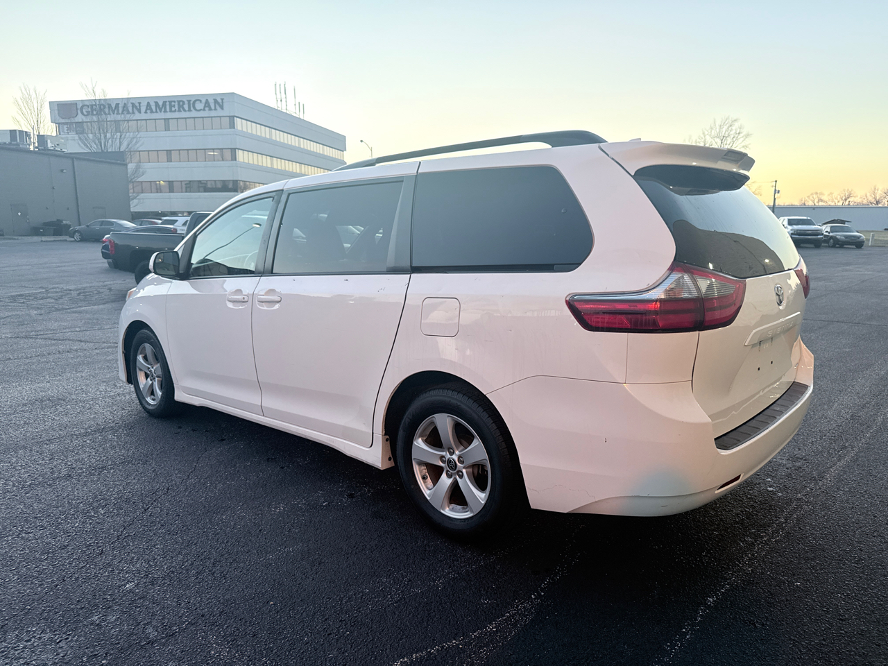 Toyota Sienna LE 8-Passenger 2020