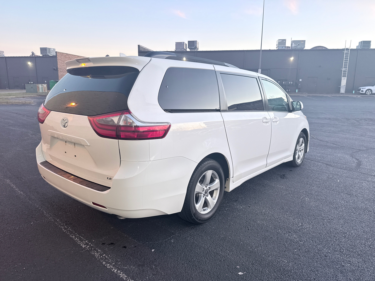 Toyota Sienna LE 8-Passenger 2020