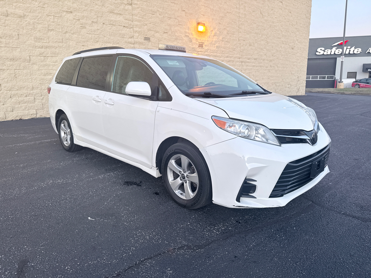 Toyota Sienna LE 8-Passenger 2020