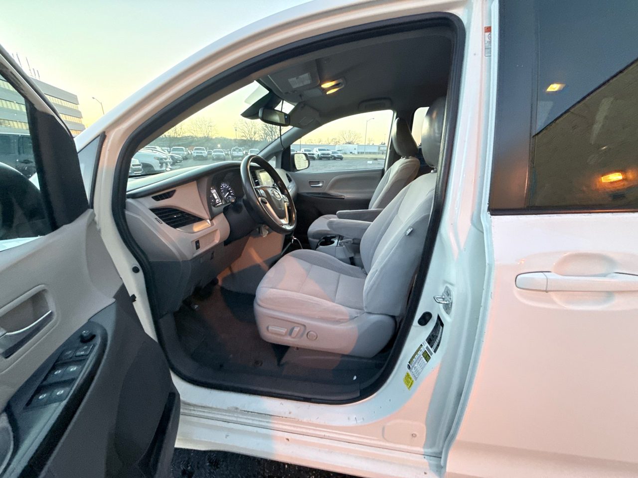 Toyota Sienna LE 8-Passenger 2020
