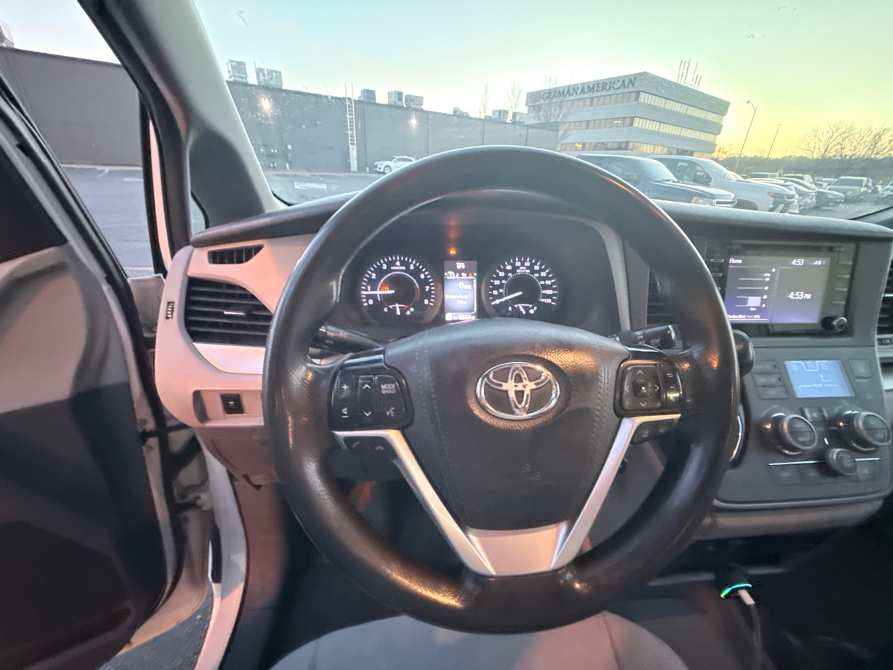 Toyota Sienna LE 8-Passenger 2020