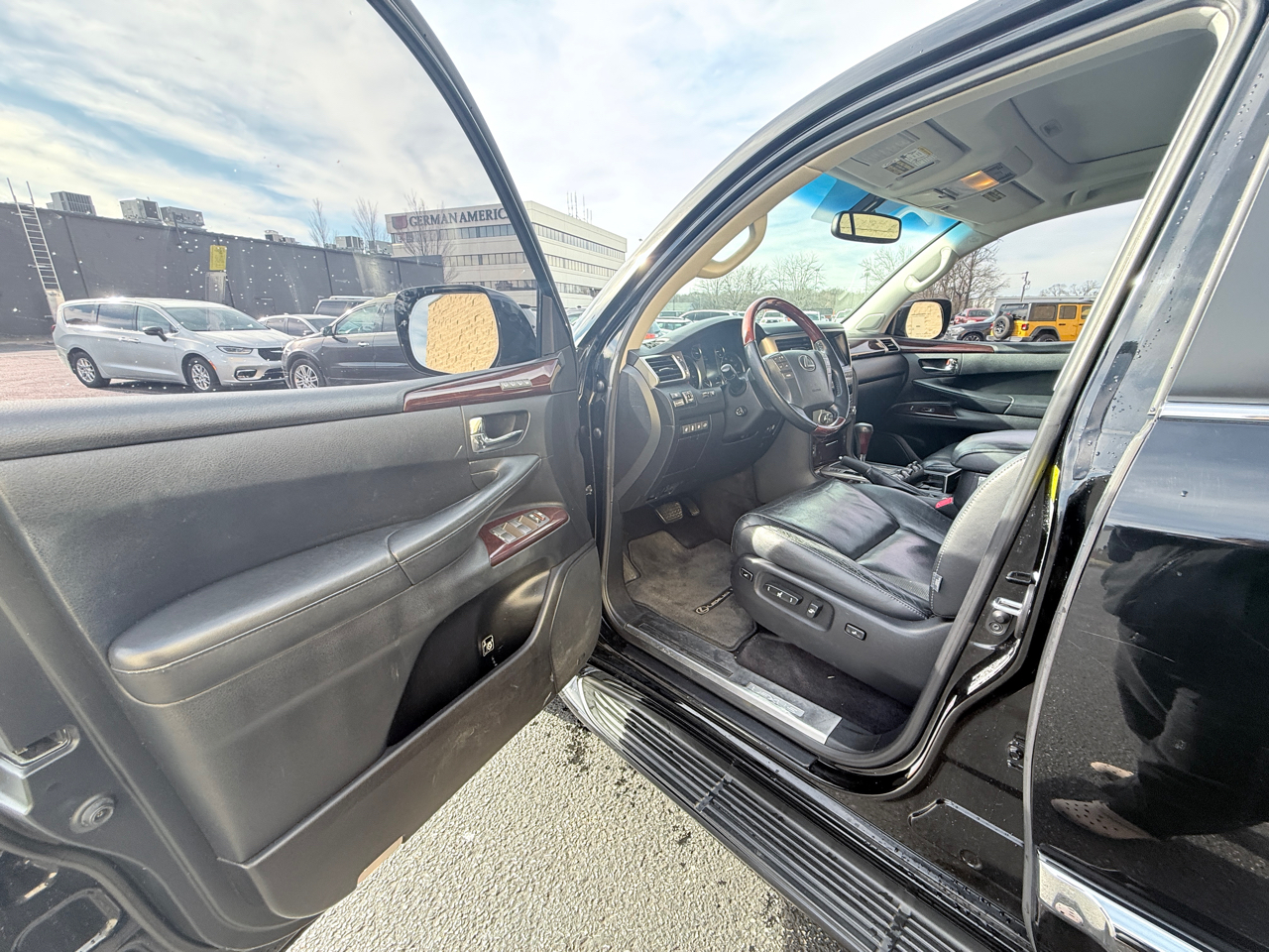 Lexus LX 570 Sport Utility 2013