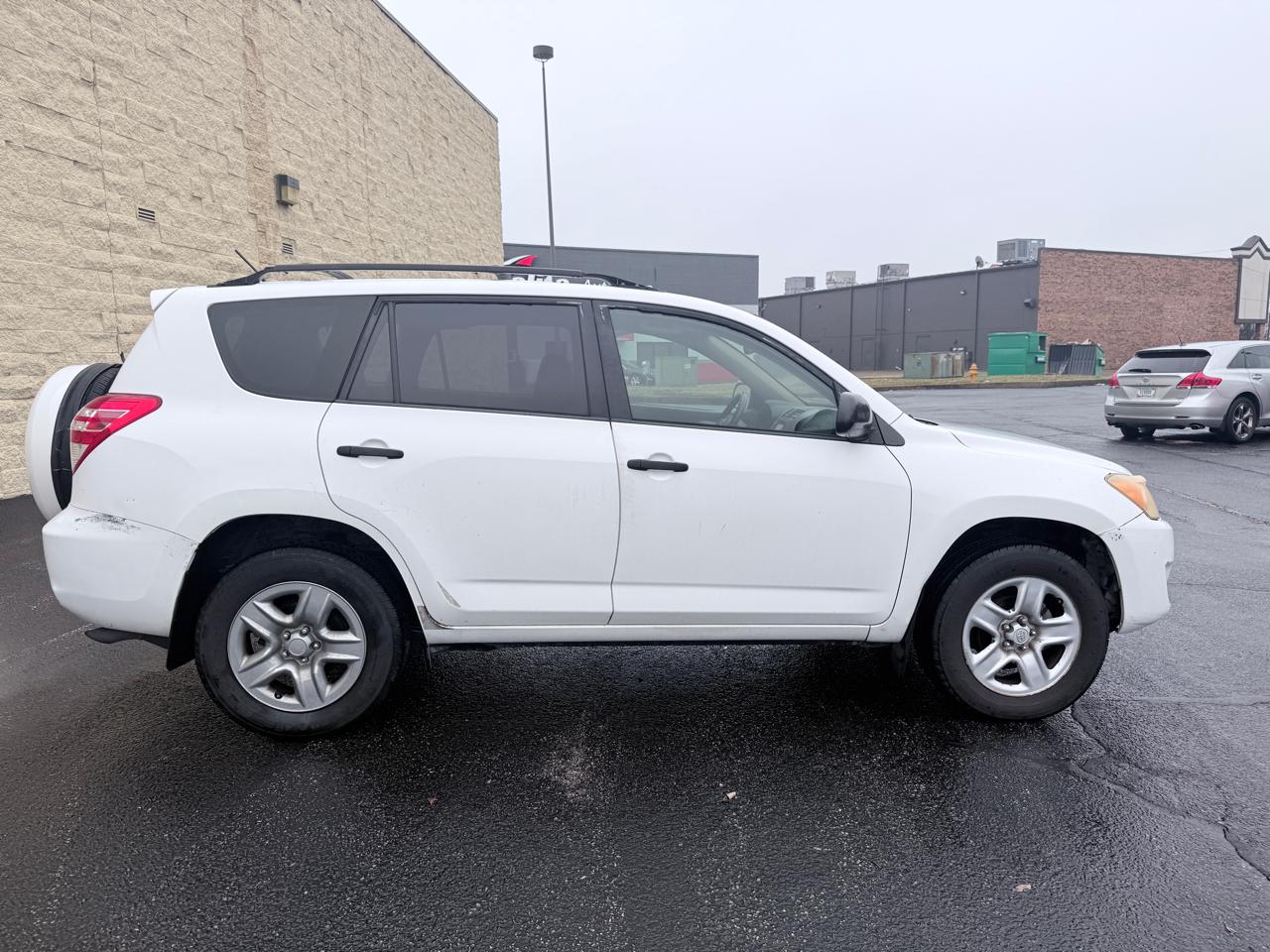 Toyota RAV4 Base I4 2WD 2009