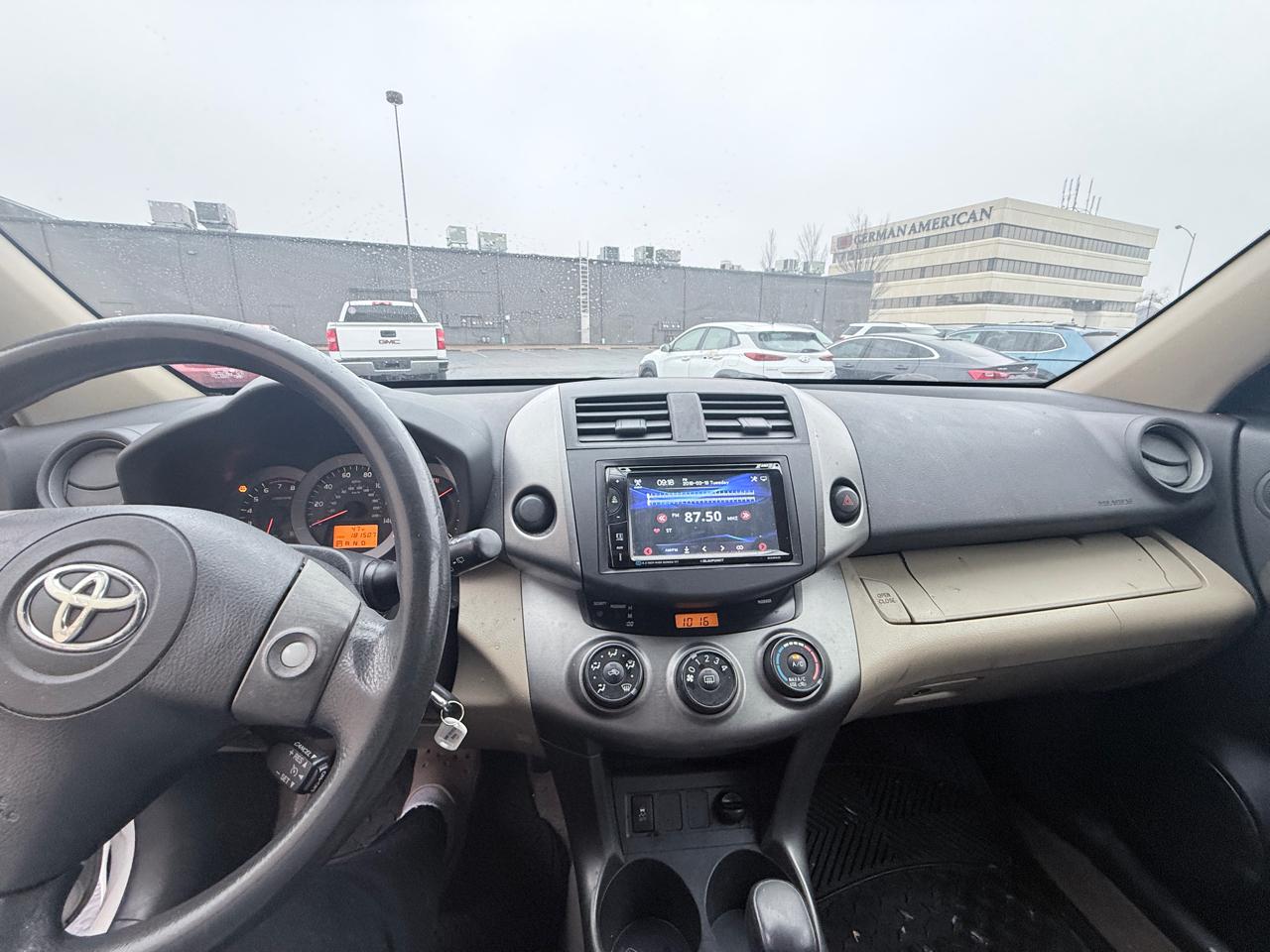 Toyota RAV4 Base I4 2WD 2009