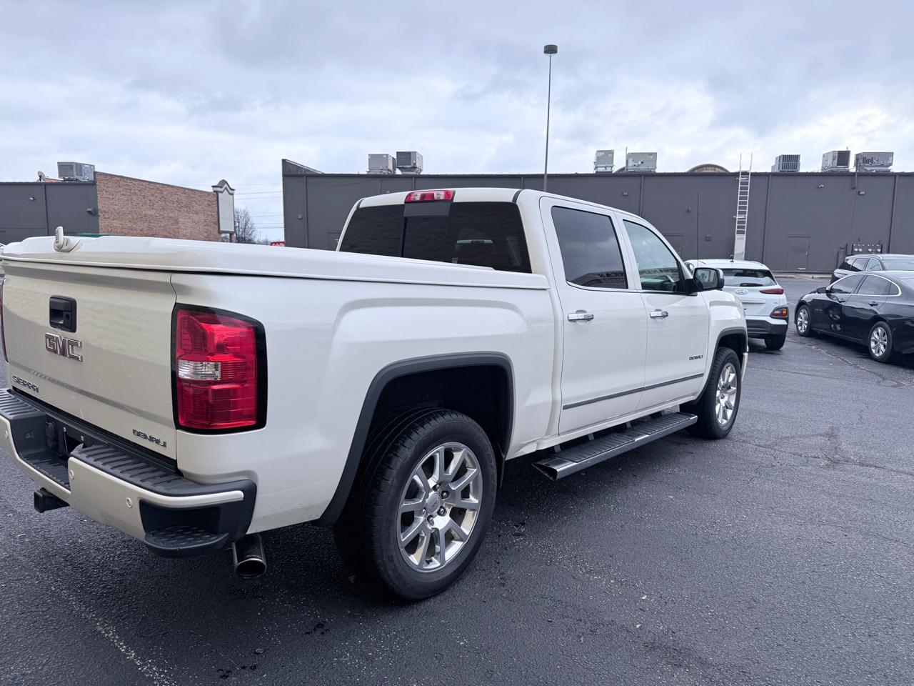 GMC Sierra 1500 Denali Crew Cab Short Box 4WD 2015