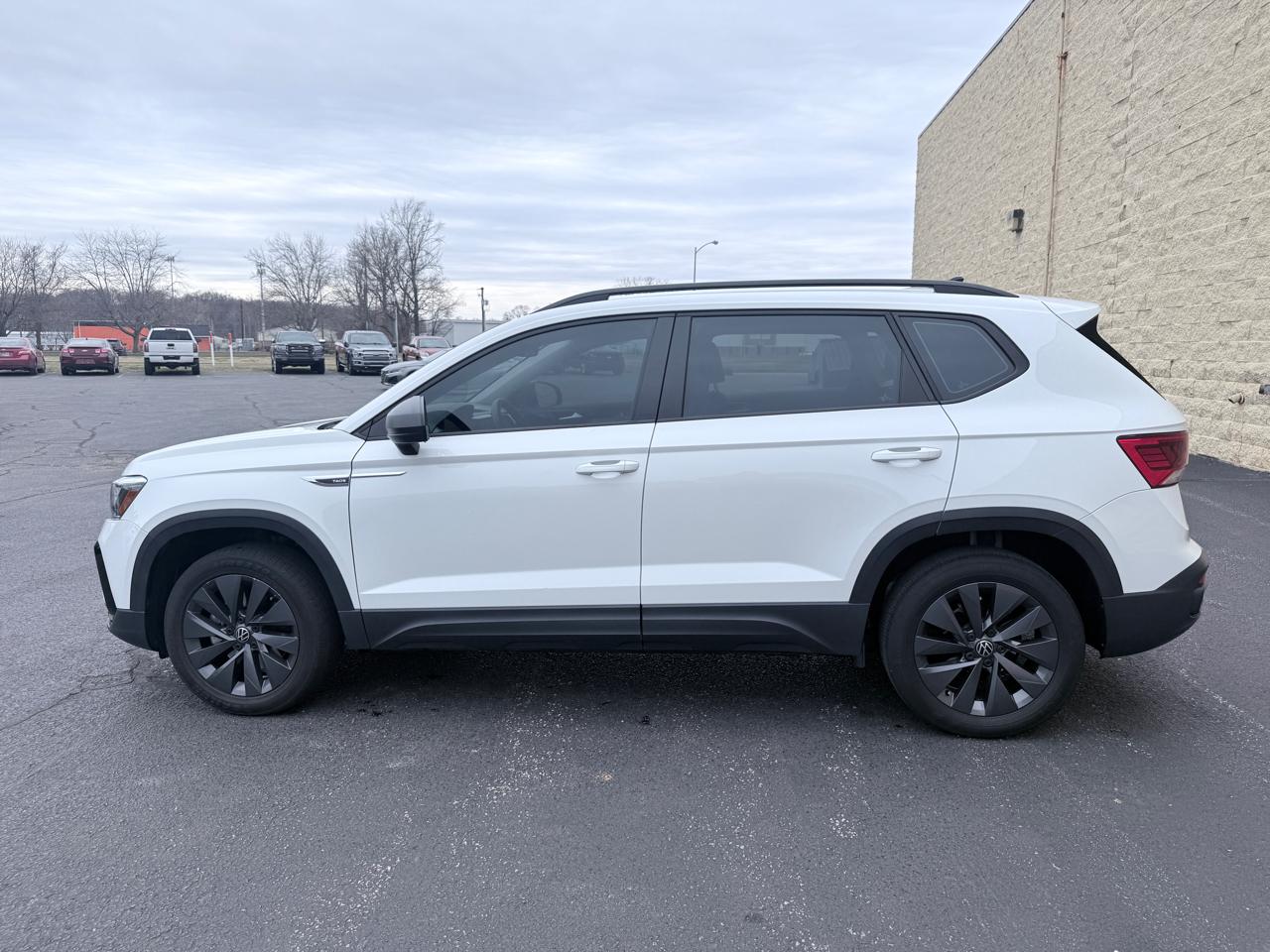 Volkswagen Taos S 2023