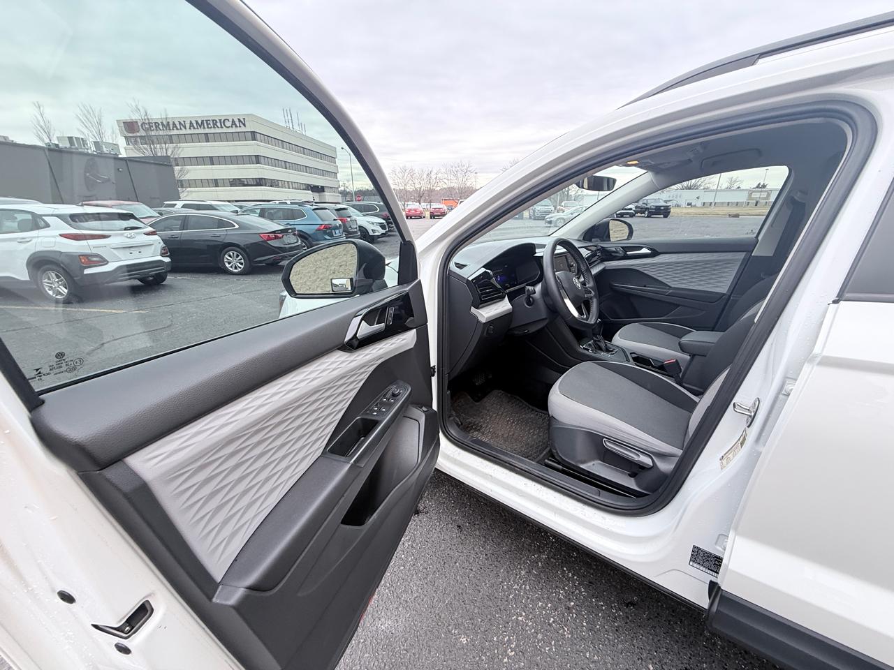 Volkswagen Taos S 2023